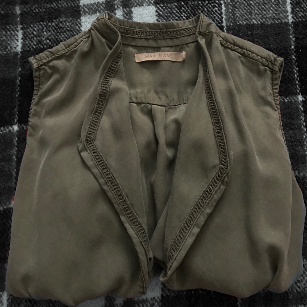 Light vest